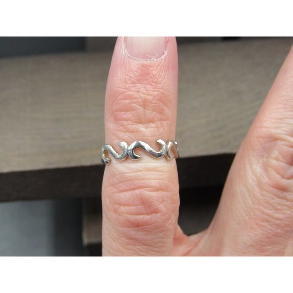 Size 2.5 Sterling Silver Small Fancy Swirls Toe Band Ring Vintage Statement - Picture 3 of 8